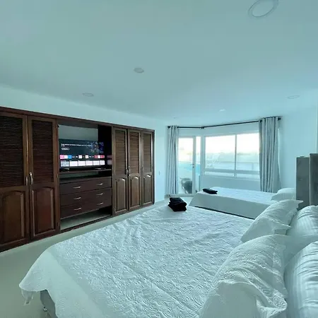 Apartamento Con Vista En El Laguito Frente A La Playa Apartment