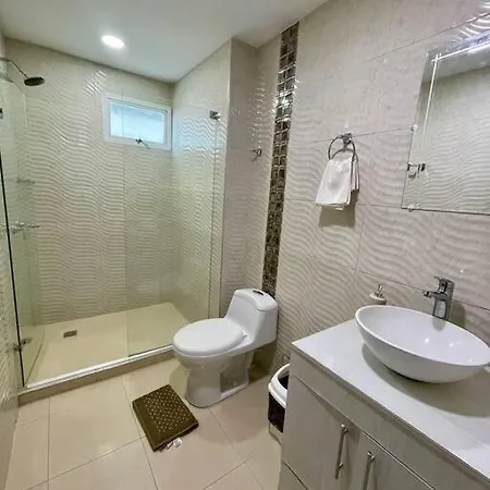 Apartamento Con Vista En El Laguito Frente A La Playa *