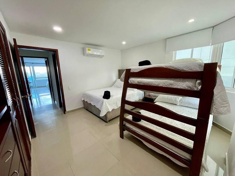 Apartamento Con Vista En El Laguito Frente A La Playa *