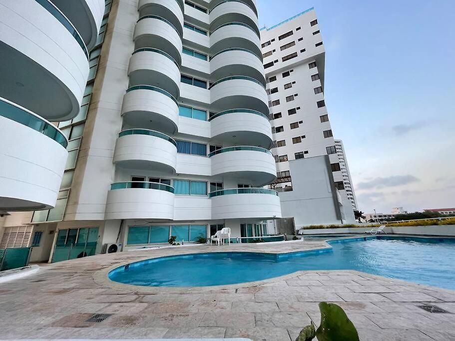 Apartamento Con Vista En El Laguito Frente A La Playa *