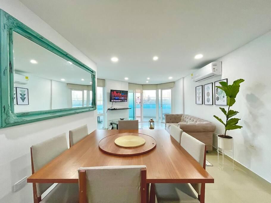 Apartamento Con Vista En El Laguito Frente A La Playa *